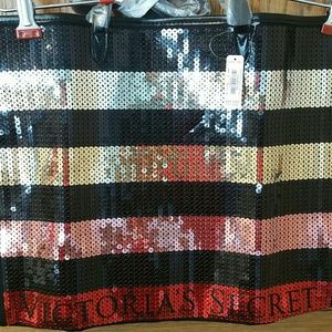 Victoria's Secret Bags - NWT Victoria Secret sequin travel bag Victoria's Secret Bags - NWT Victoria Secret sequin travel bag
